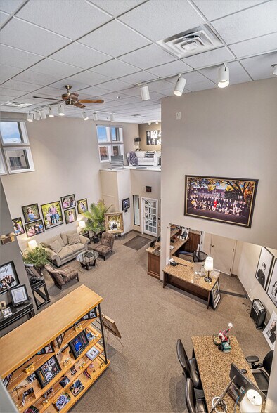 More Photos Of 33431 Grand River Ave, Farmington General Retail For Sale