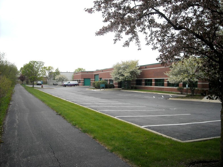 More Photos Of 1303-1359 Barclay Blvd, Buffalo Grove Research And Development For Lease