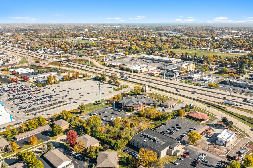 More Photos Of 491 S Washburn St, Oshkosh Office For Sale