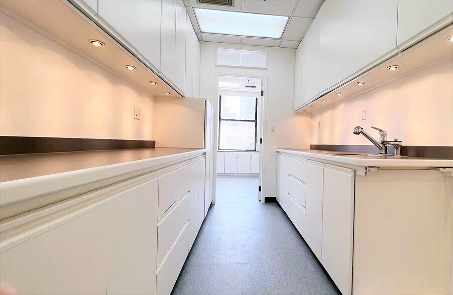 More Photos Of 198-200 Canal St, New York Medical For Sale