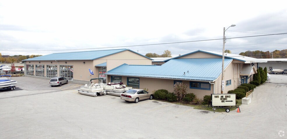 Primary Photo Of 400 Sussex St, Pewaukee Freestanding For Sale
