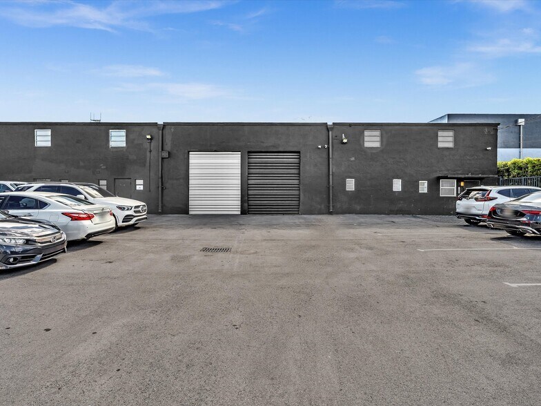 More Photos Of 7880-7882 NW 56th St, Miami Warehouse For Lease