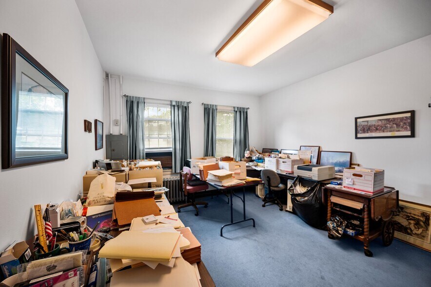 More Photos Of 16903 Fischer Rd, Cleveland Office For Sale