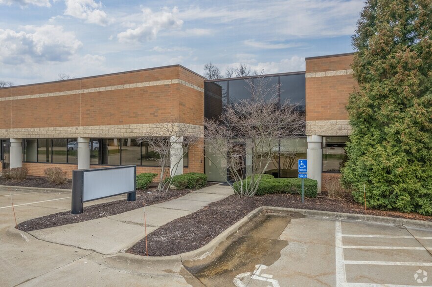 More Photos Of 3475 Forest Lake Dr, Green Light Distribution For Lease