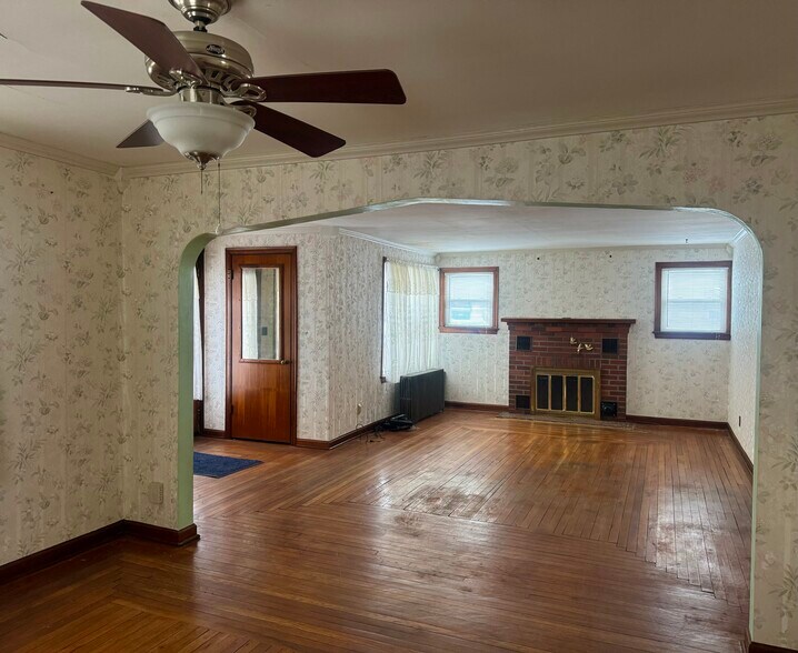 More Photos Of 374 Niles Cortland Rd SE, Warren Specialty For Sale