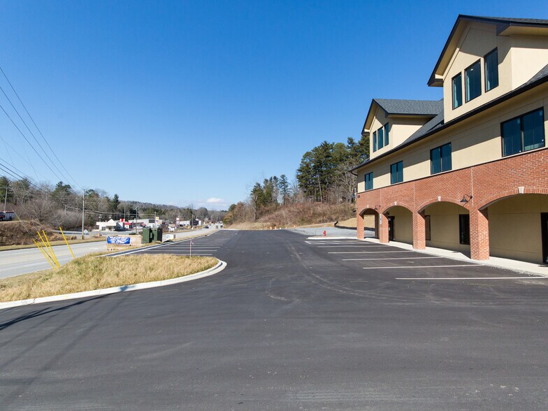 More Photos Of 208 Charlotte Hwy, Asheville Medical For Sale