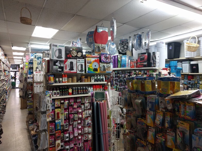 More Photos Of 116-10 Jamaica Ave, Richmond Hill Storefront Retail Office For Lease