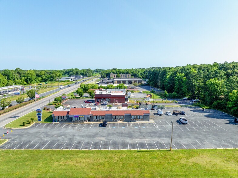 More Photos Of 8451 Ocean Gtwy, Easton Restaurant For Sale