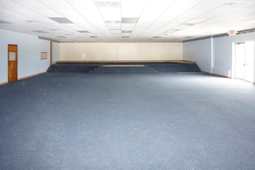 More Photos Of 1126 Old Route 66, Saint Robert Office For Sale