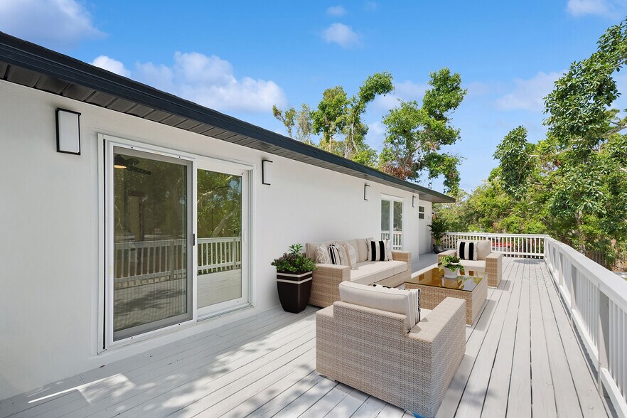 More Photos Of 2655 Bay St, Sarasota Apartments For Sale