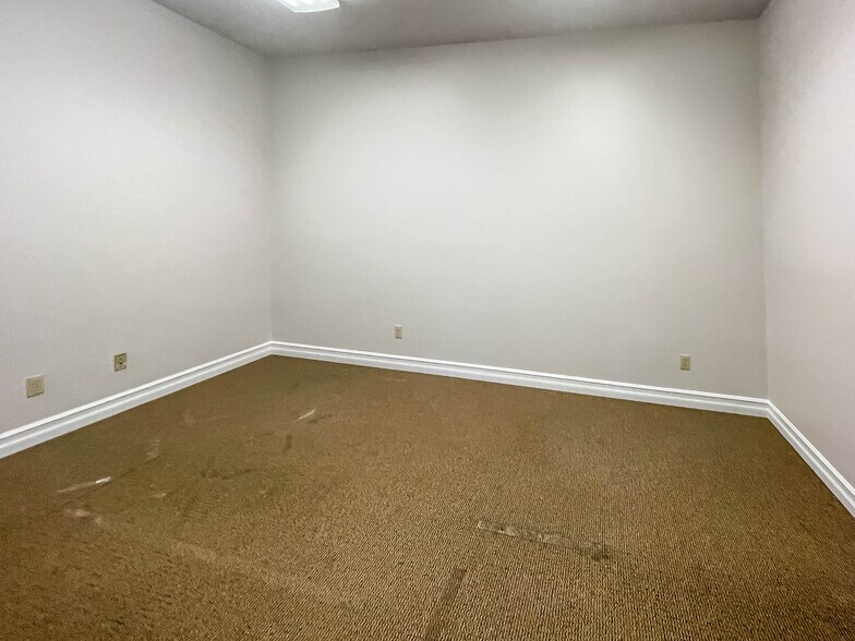 More Photos Of 2198 NE Stephens St, Roseburg Medical For Sale
