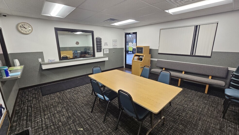 More Photos Of 1953 7th Ave, Longview Office For Sale