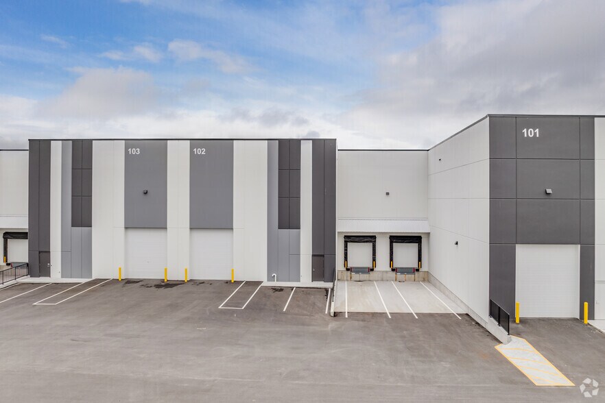 More Photos Of 7 King Edward St, Coquitlam Warehouse For Sale