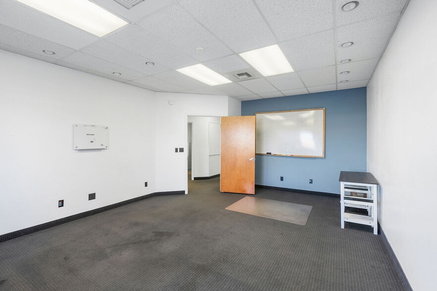 More Photos Of 9119 N 7th St, Phoenix Office For Lease