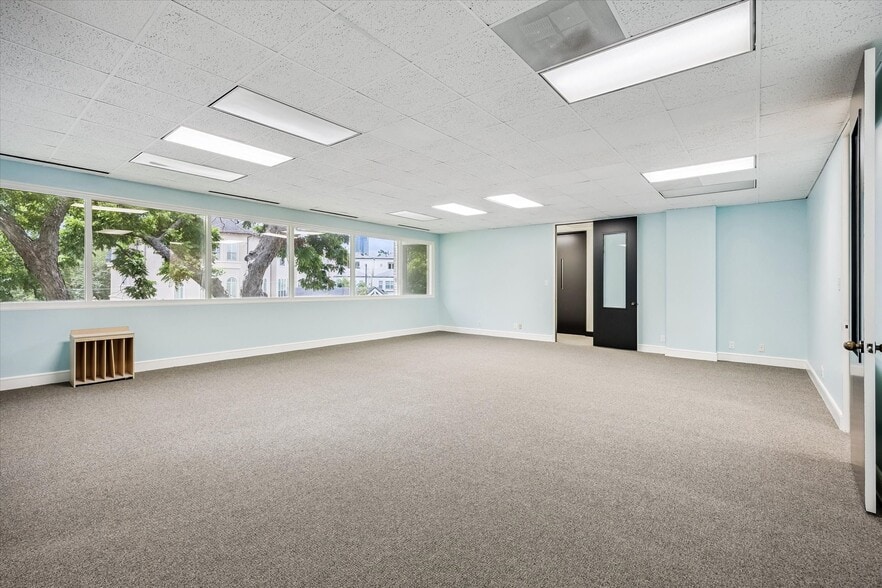 More Photos Of 4625 Lillian St, Houston Office For Lease