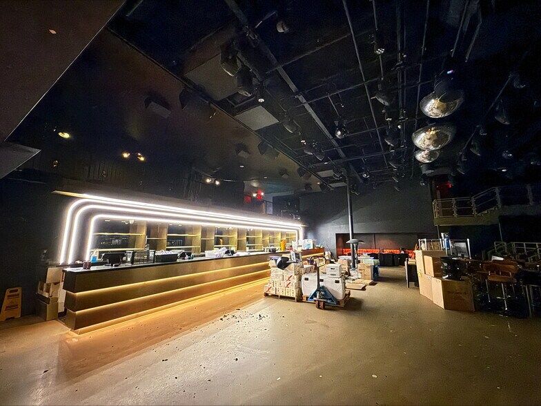 More Photos Of 110 E Riverside Dr, Austin Freestanding For Lease