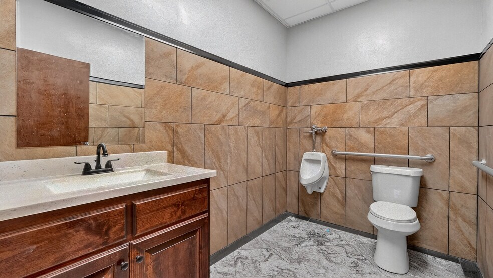 More Photos Of 16510 W Basin St, Odessa Warehouse For Sale