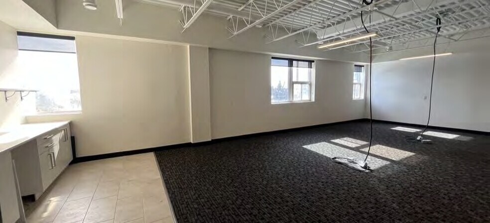 More Photos Of 22 Water St S, Kitchener Office For Lease