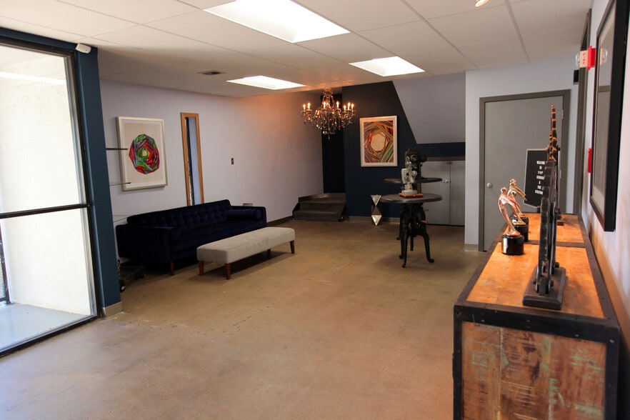 More Photos Of 1957 E Irving Blvd, Irving Movie Radio TVStudio For Sale