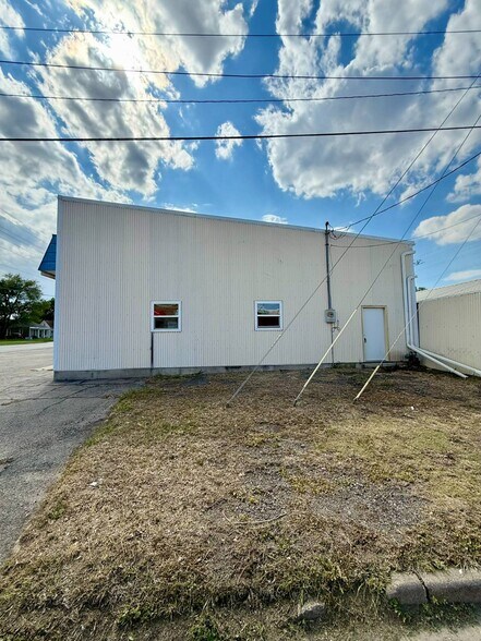 More Photos Of 305 W 5th St, Concordia Industrial For Lease