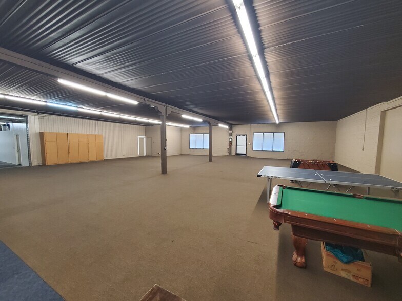 More Photos Of 14165 Market St, Walnut Grove Showroom For Sale