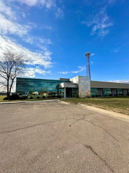 More Photos Of 2121 SW Chelsea Dr, Topeka Flex For Lease
