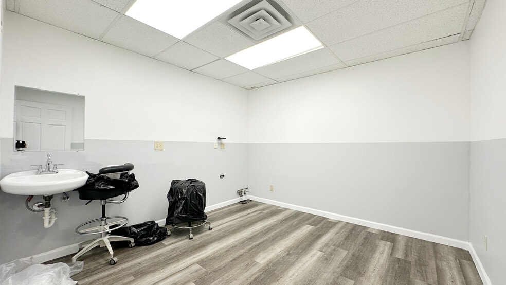 More Photos Of 7125 Reading Rd, Cincinnati Medical For Sale