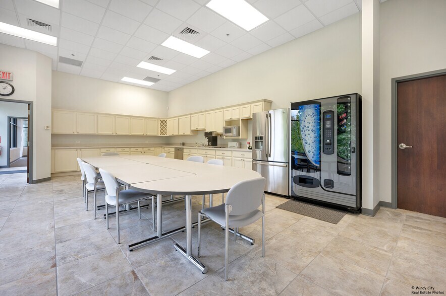 More Photos Of 1125 N Prospect Ave, Itasca Office For Sale