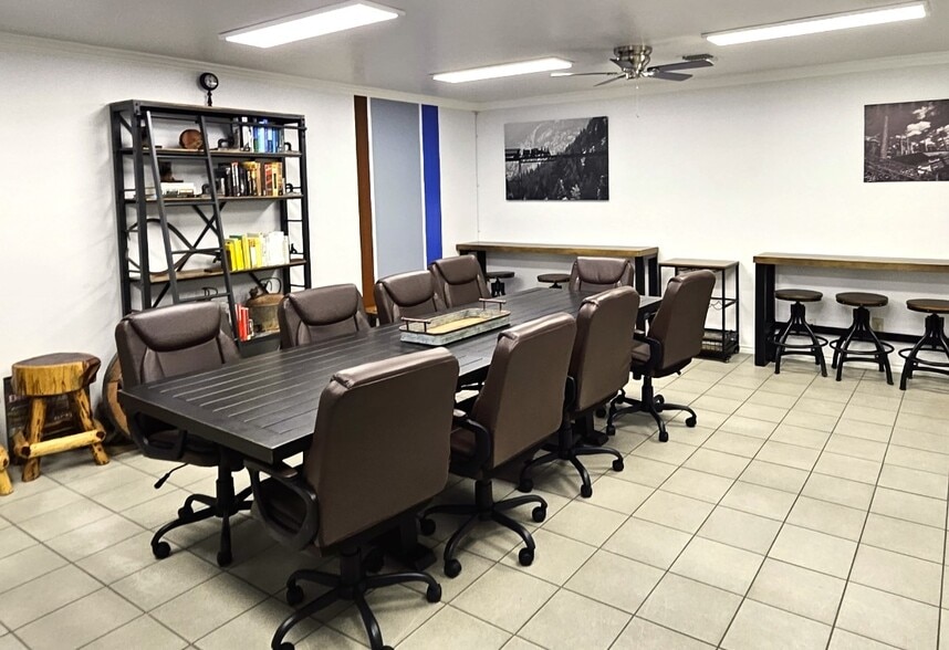 More Photos Of 2409 Maxwell Ln, Deer Park Office For Lease