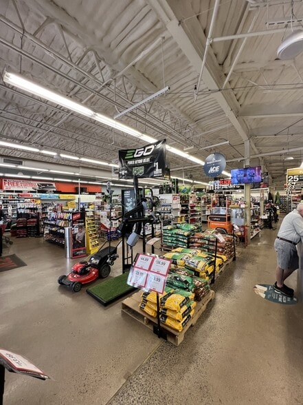 More Photos Of 945 Cromwell Ave, Rocky Hill Storefront For Lease