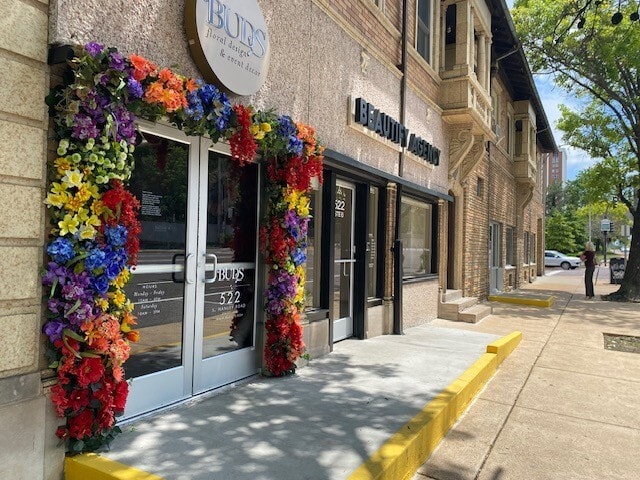 More Photos Of 7645 Wydown Blvd, Saint Louis Storefront For Lease