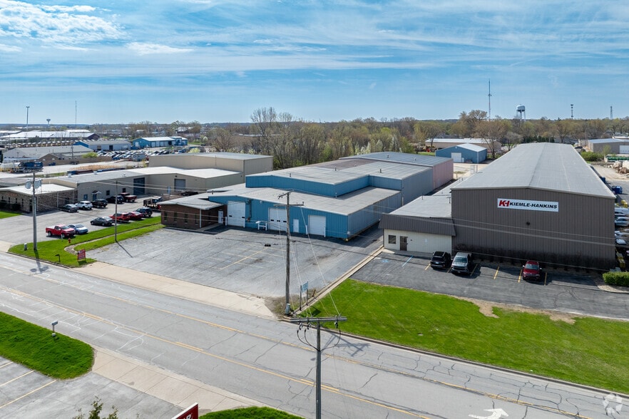 More Photos Of 1019 E Summit St, Crown Point Warehouse For Sale