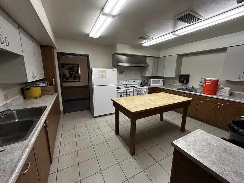 More Photos Of 11022 Riverside Drive, North Hollywood Religious Facility For Sale