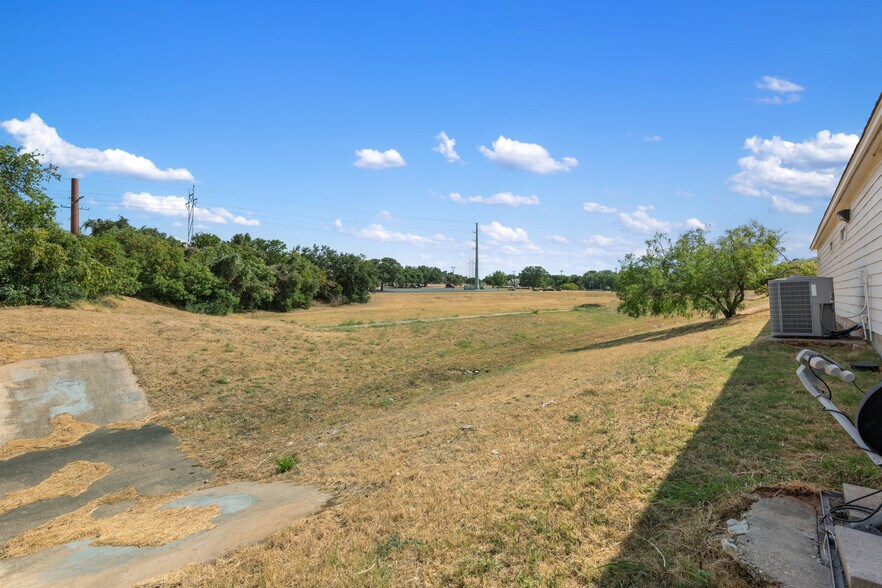 More Photos Of 103 Thousand Oaks Blvd, Georgetown Medical For Lease