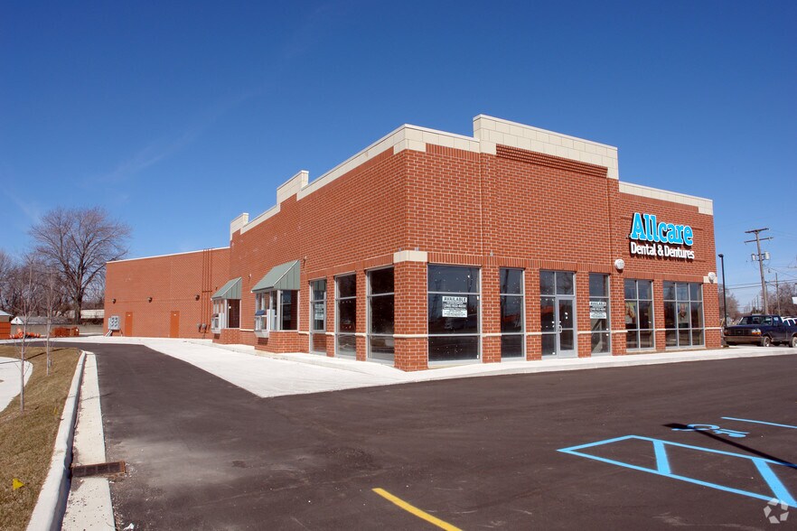 More Photos Of 32901-32931 Gratiot Ave, Roseville Freestanding For Lease