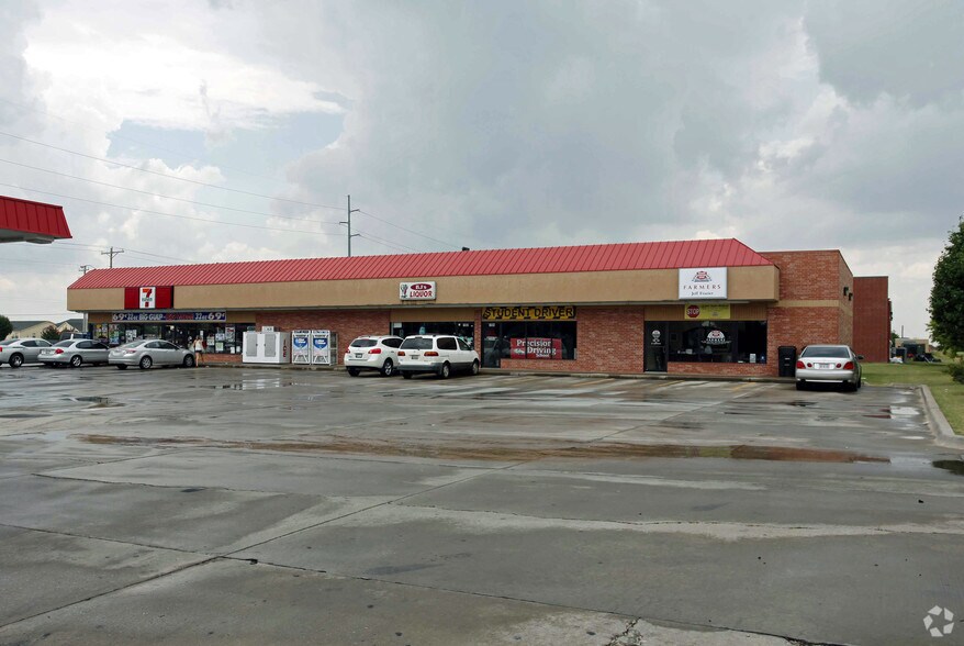 More Photos Of 1100-1106 SW 19th St, Moore Convenience Store For Lease