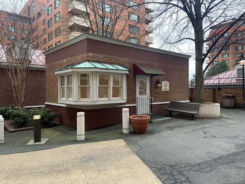 More Photos Of 1011-1121 Arlington Blvd, Arlington Apartments For Sale