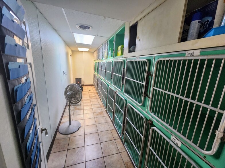 More Photos Of 712 Maccorkle Ave, Charleston Veterinarian Kennel For Sale