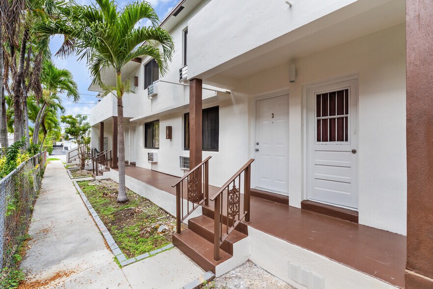 More Photos Of 550 SW 10th St, Miami Apartments For Sale