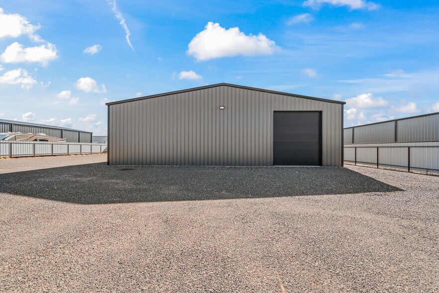 More Photos Of 8922 County Road 6820, Lubbock Warehouse For Lease