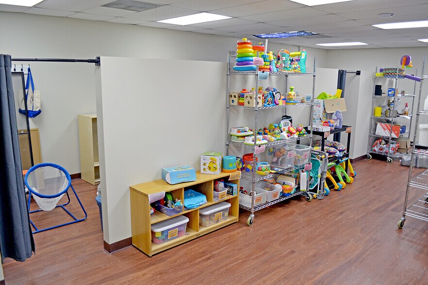 More Photos Of 2413 Corporate Ctr, Granite City General Retail For Sale