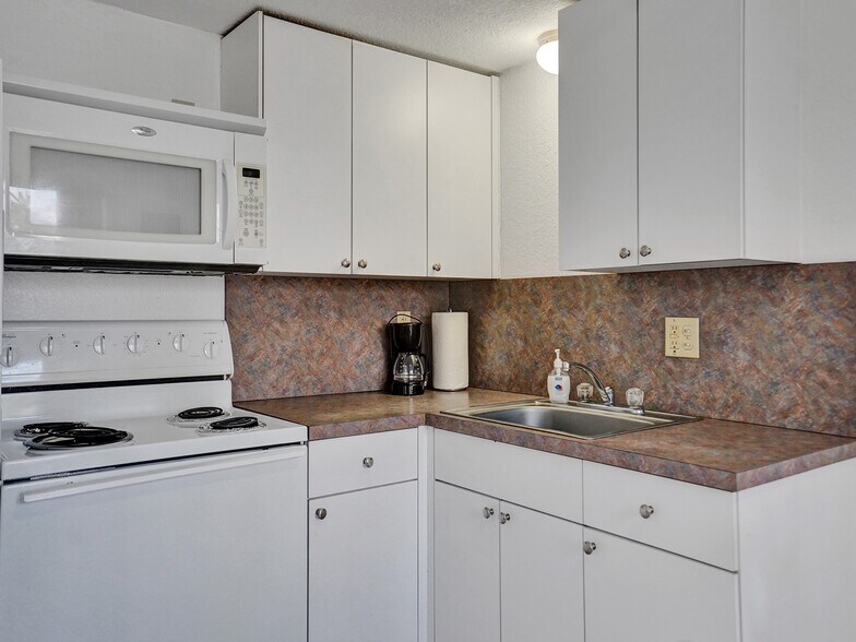 More Photos Of 326 Coolidge St, Hollywood Hotel For Sale