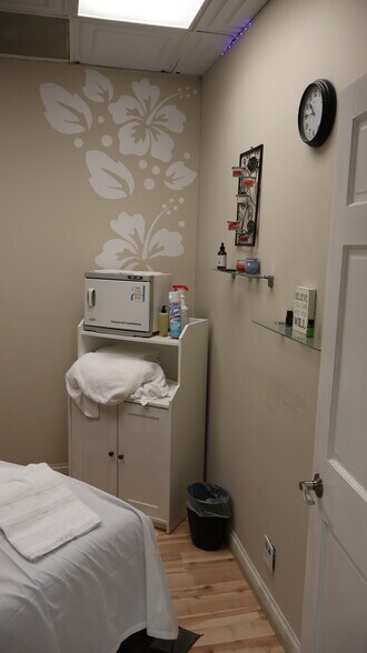 More Photos Of 626-636 E Ogden Ave, Naperville Unknown For Lease