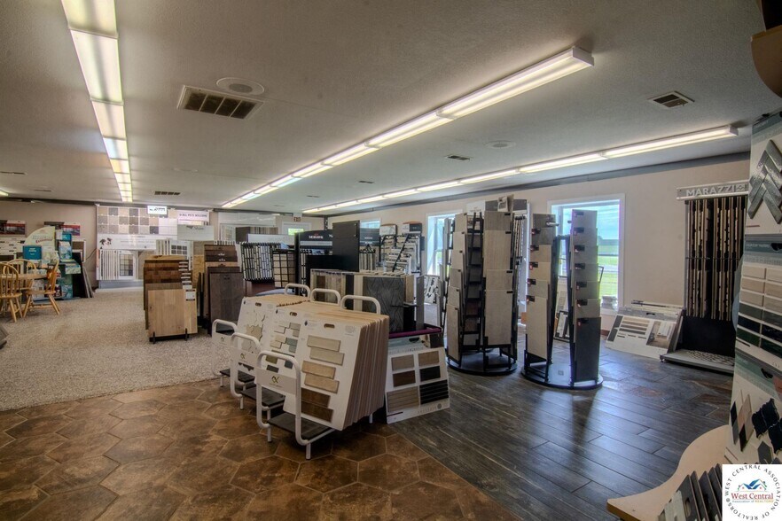 More Photos Of 8559 MO-13, Clinton Flex For Sale