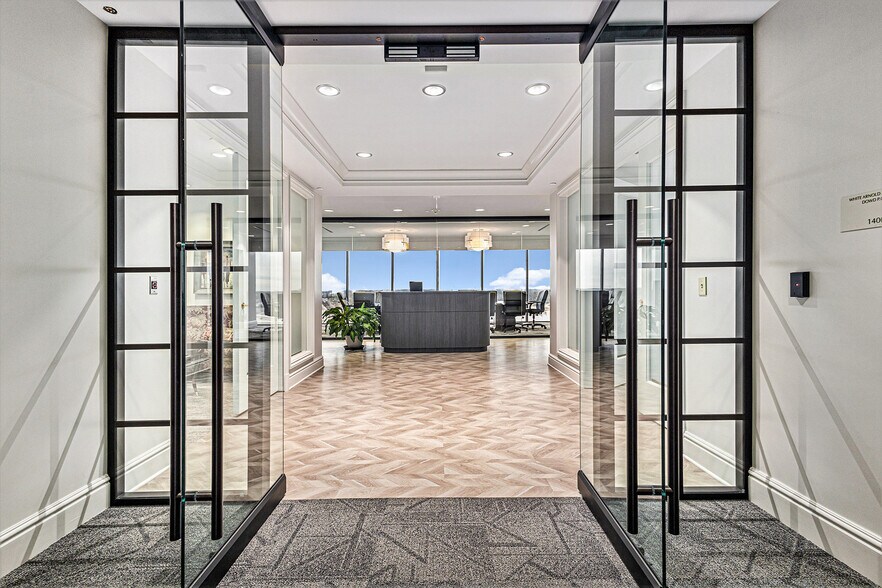 More Photos Of 2001 Park Pl, Birmingham Office For Lease