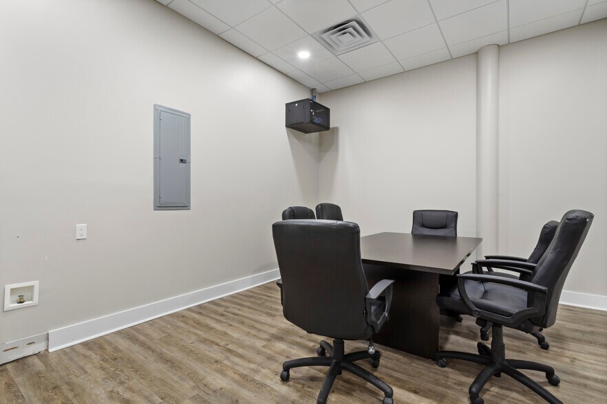 More Photos Of 13334 Seaway Rd, Gulfport Office For Lease