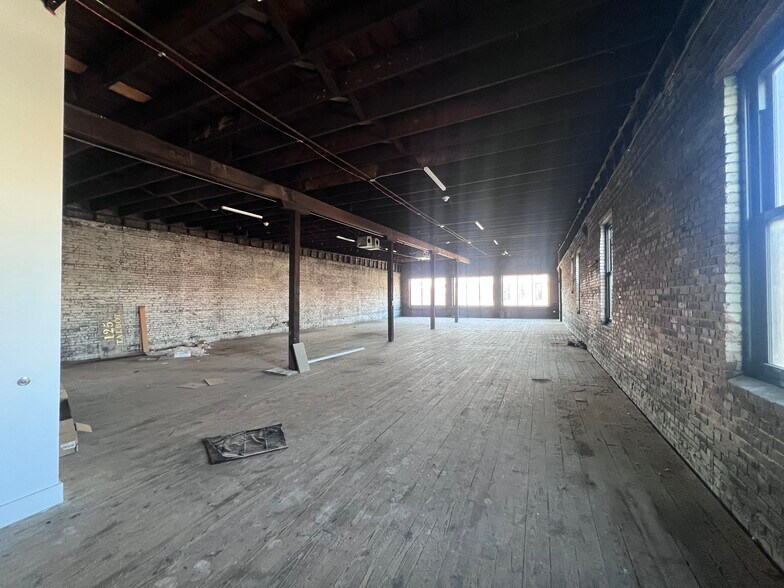 More Photos Of 372 S Main St, Memphis Storefront Retail Office For Sale