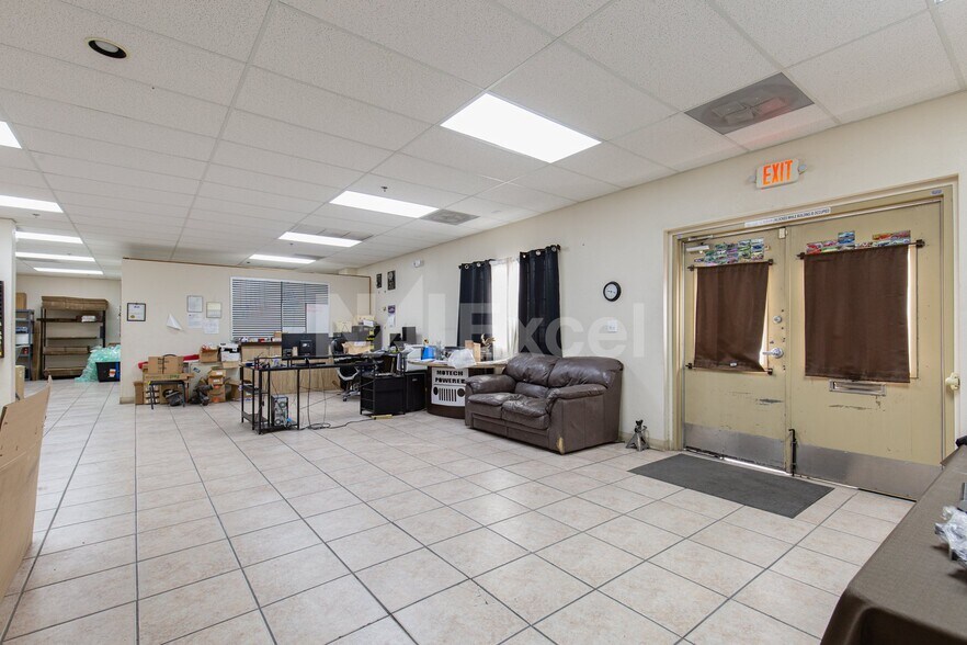 More Photos Of 3045 N Lamb Blvd, Las Vegas Auto Repair For Lease