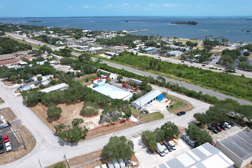 More Photos Of 6820 Woodmere Rd, Sebastian Light Distribution For Sale