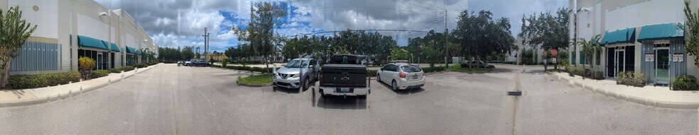 More Photos Of 585 NW Mercantile Pl, Port Saint Lucie Light Manufacturing For Sale